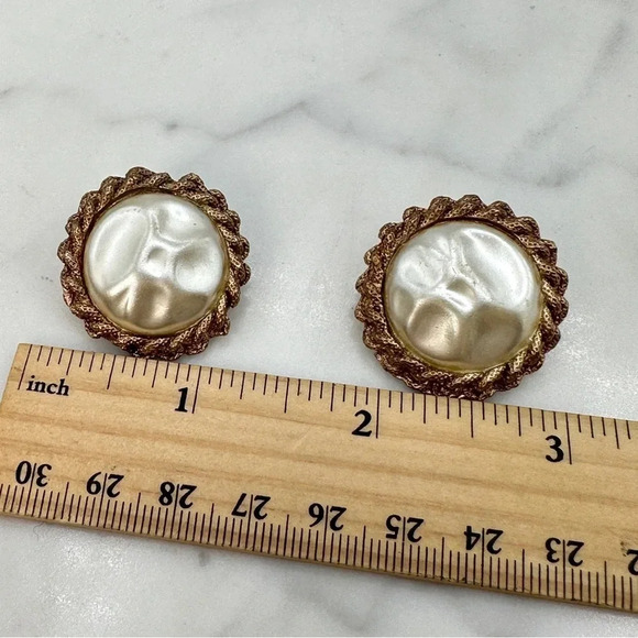 Vintage Mabe’ Faux Pearl Earrings Clip On Gold-tone Rope Surround Button… - Picture 7 of 7